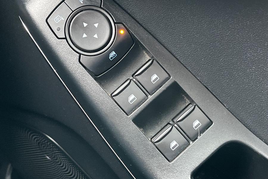 Ford FIESTA Photo autoimg-e45e133d55fc5d4ce25a58d25a7d597e136d6eea.jpg
