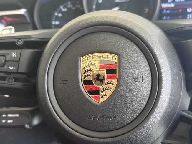 PORSCHE Macan Photo 38