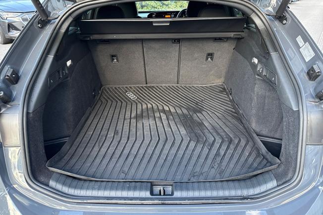 AUDI A6 e-tron Avant Photo 12