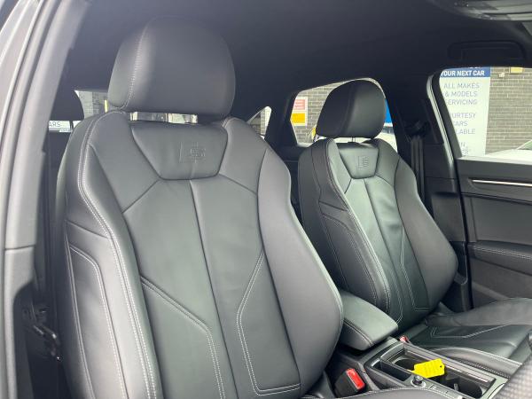 Audi Q3 Photo autoimg-e467ca966853495bc75c661a13c0867496af9e9f.jpg