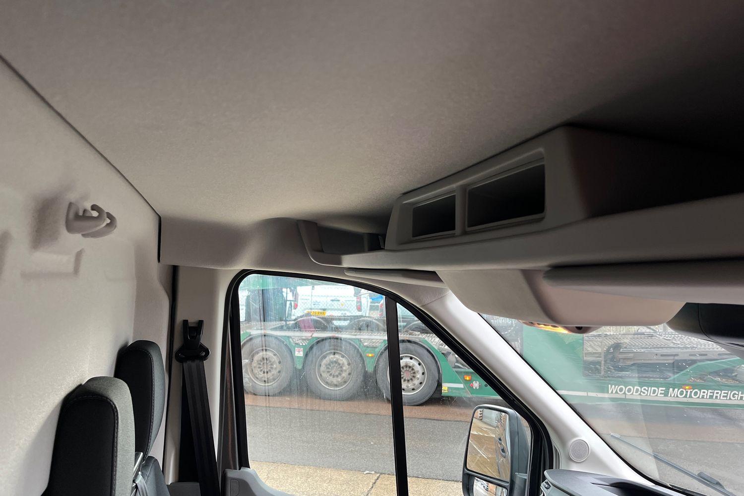 Ford E-TRANSIT Photo 16