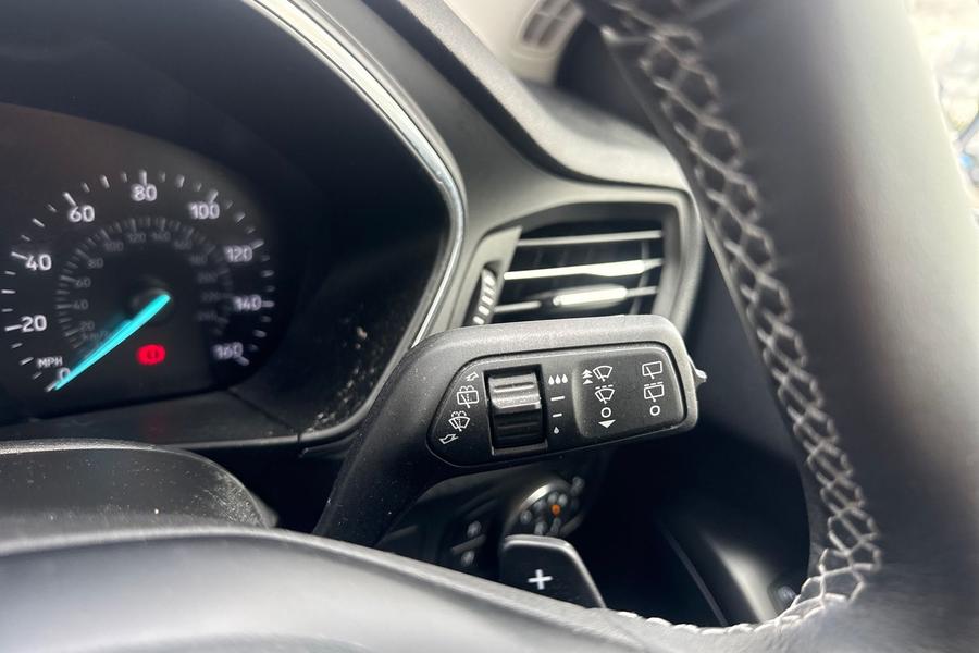 Ford FOCUS Photo autoimg-e46f12ec103567c0a63c7b4137f838e578622c2a.jpg