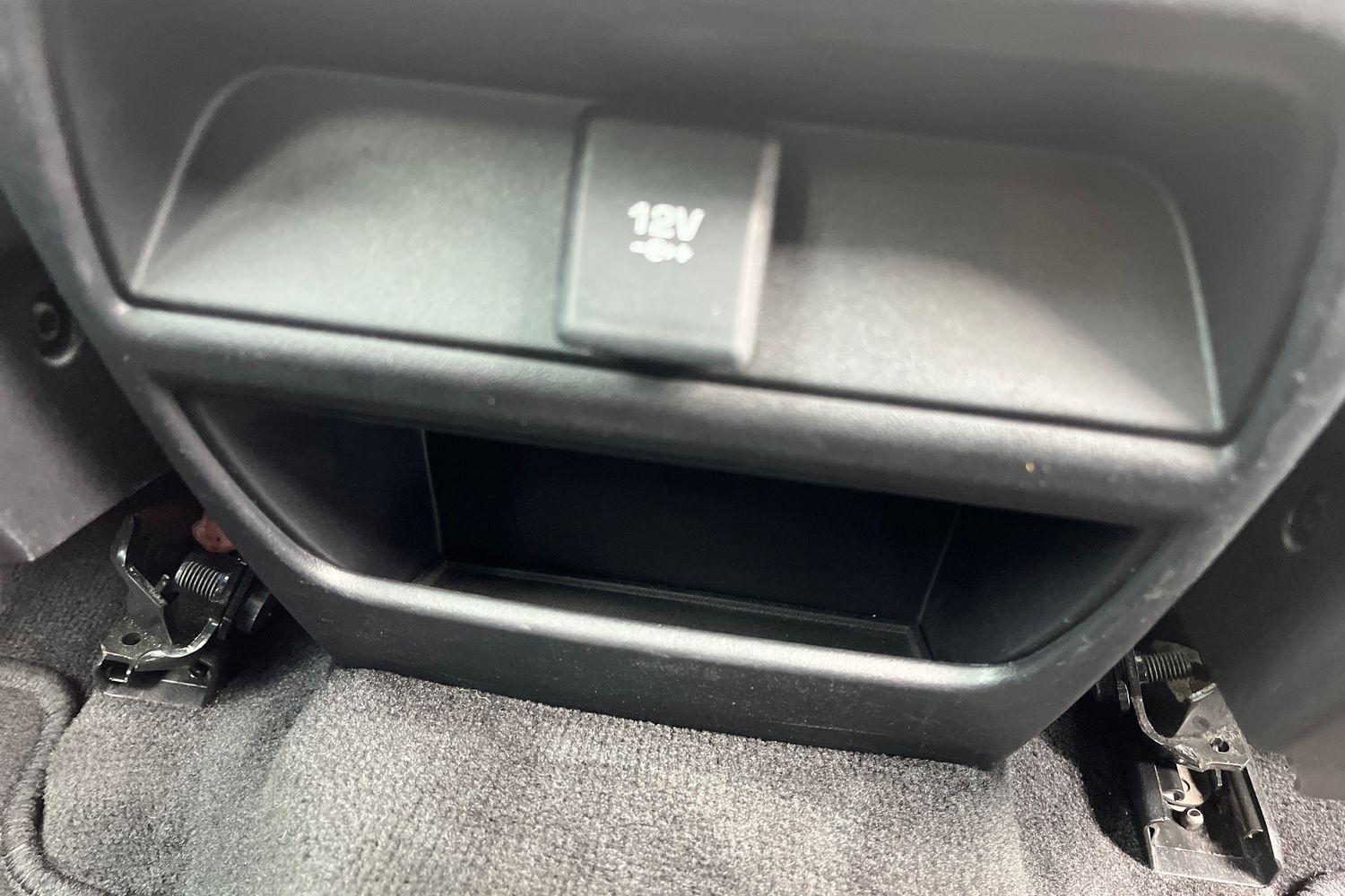 Jaguar E-PACE Photo 37