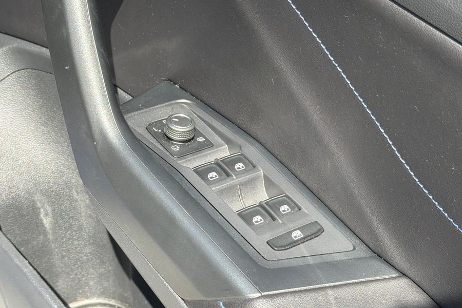 Volkswagen T-ROC Photo autoimg-e47315ec0fe6aa0a956d4a91d3c3e544cf1fc633.jpg