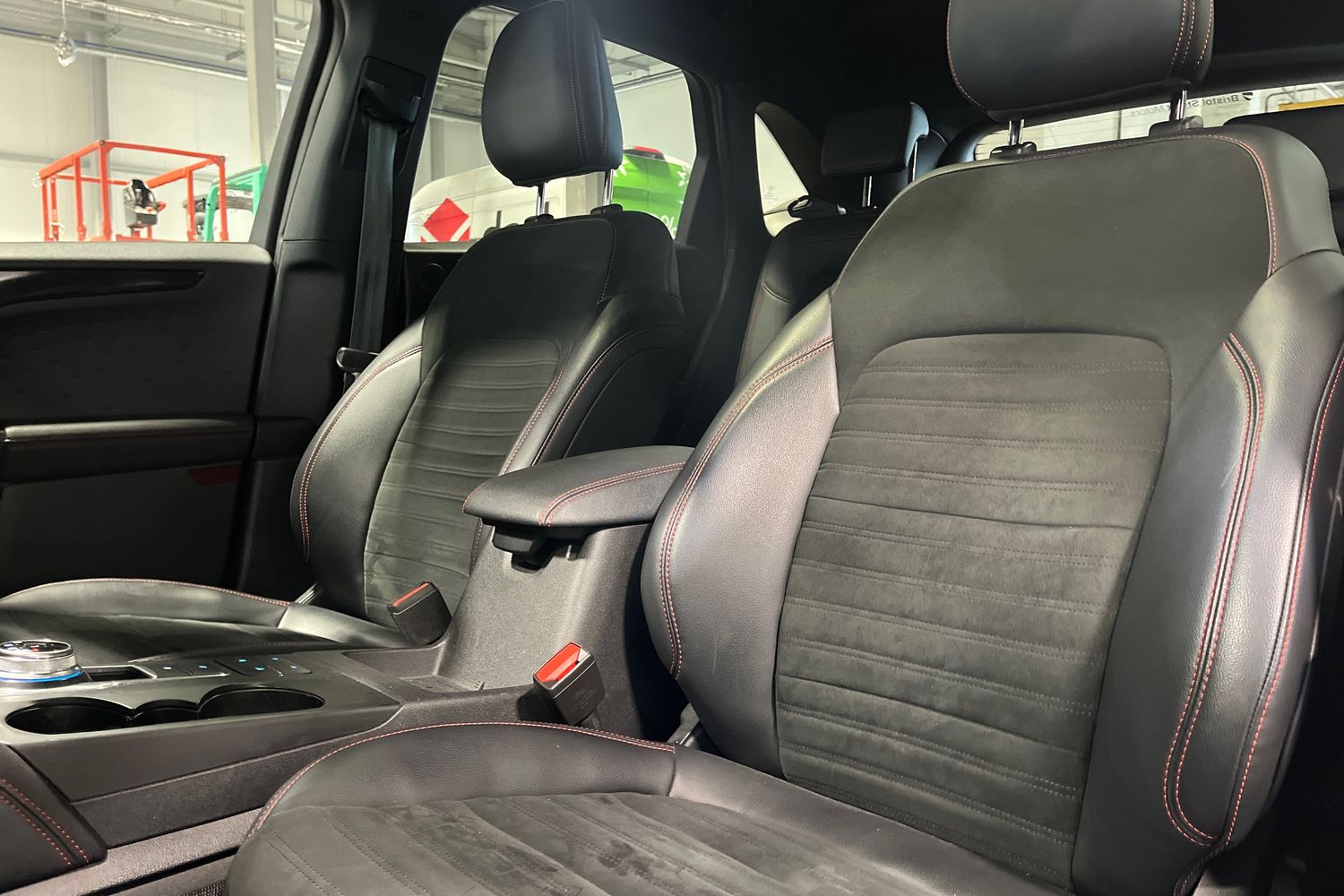 Ford KUGA Photo 18