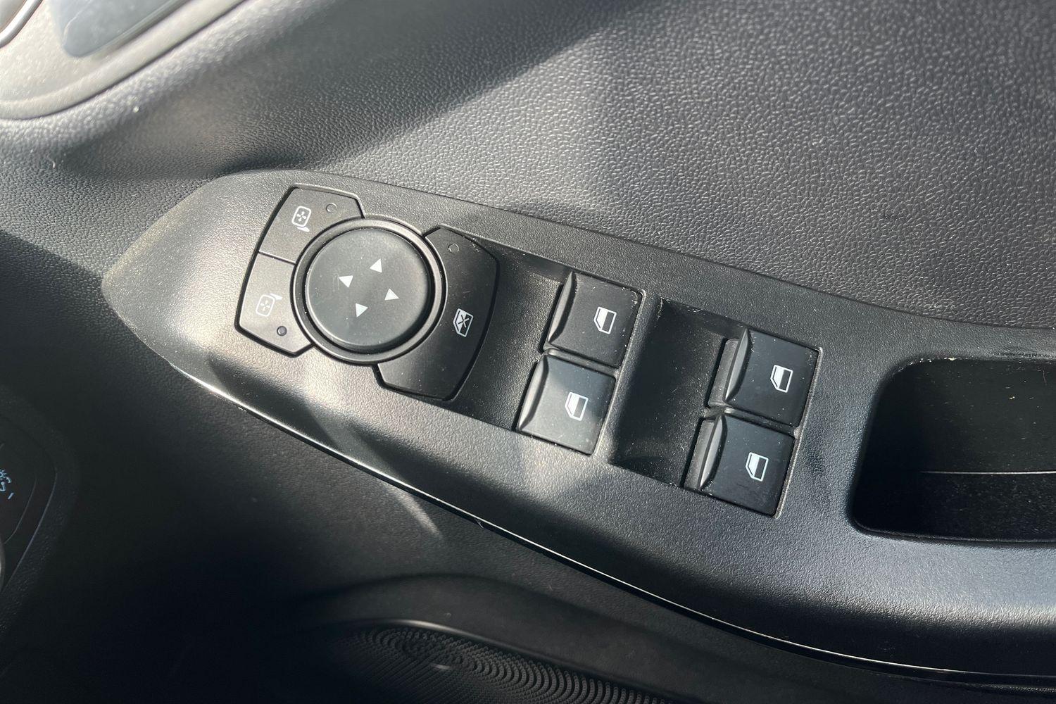 Ford FIESTA Photo 15