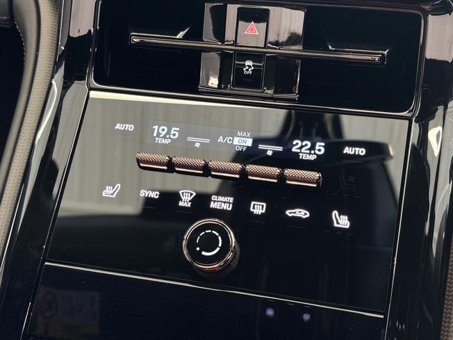 PORSCHE Panamera Photo 44