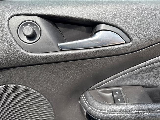 VAUXHALL Adam Photo 27