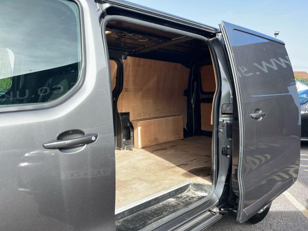 Vauxhall Vivaro Photo autoimg-e48d0bf3b3b0814c71f3b9269769338e5dca681f.jpg