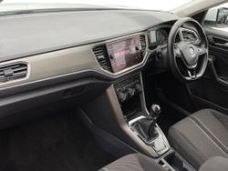 VOLKSWAGEN T-Roc Photo 2