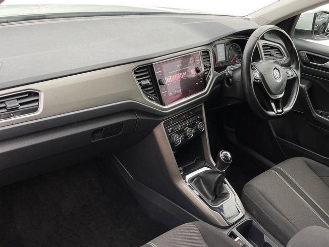 VOLKSWAGEN T-Roc Photo 2