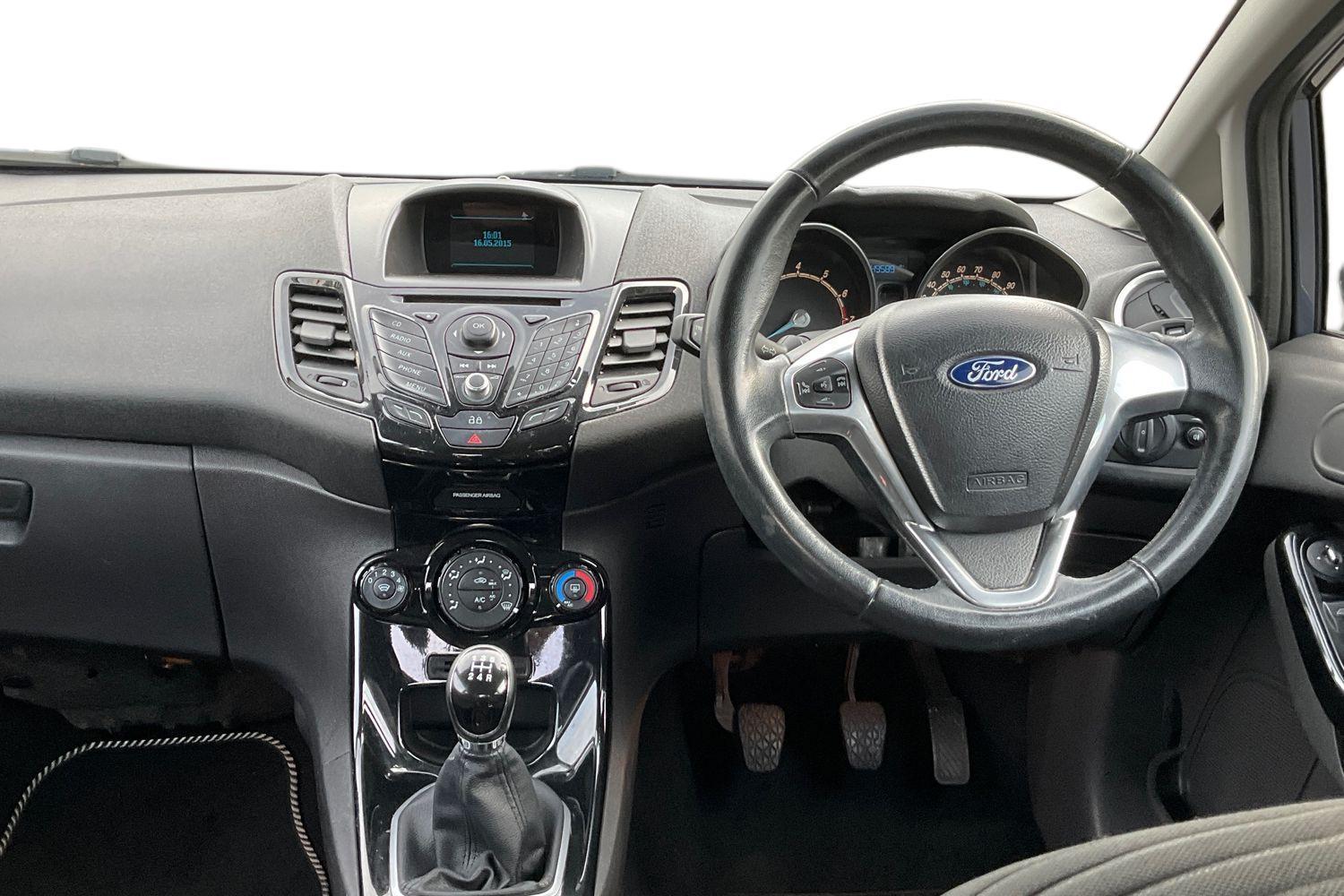 Ford FIESTA Photo 10