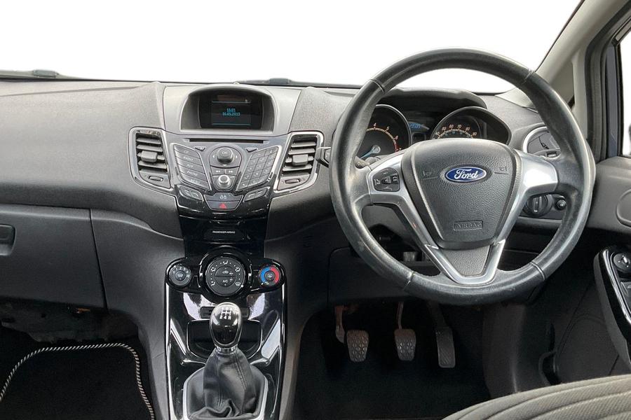 Ford FIESTA Photo autoimg-e48ffe4b57734bba02b8d197d1e92bade8baa127.jpg