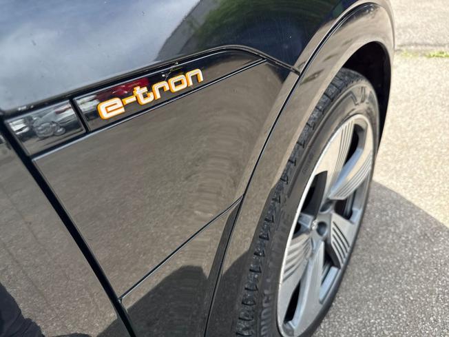 AUDI e-tron Photo 37