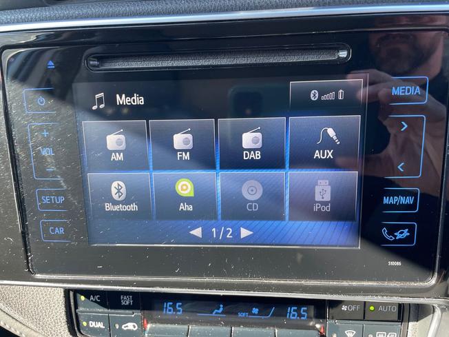 TOYOTA Auris Photo 13