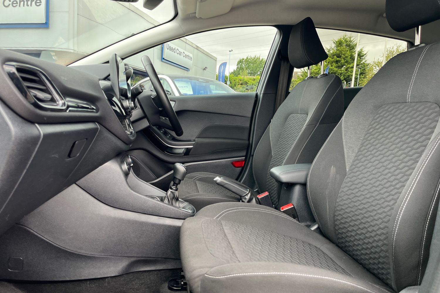 Ford FIESTA Photo 18