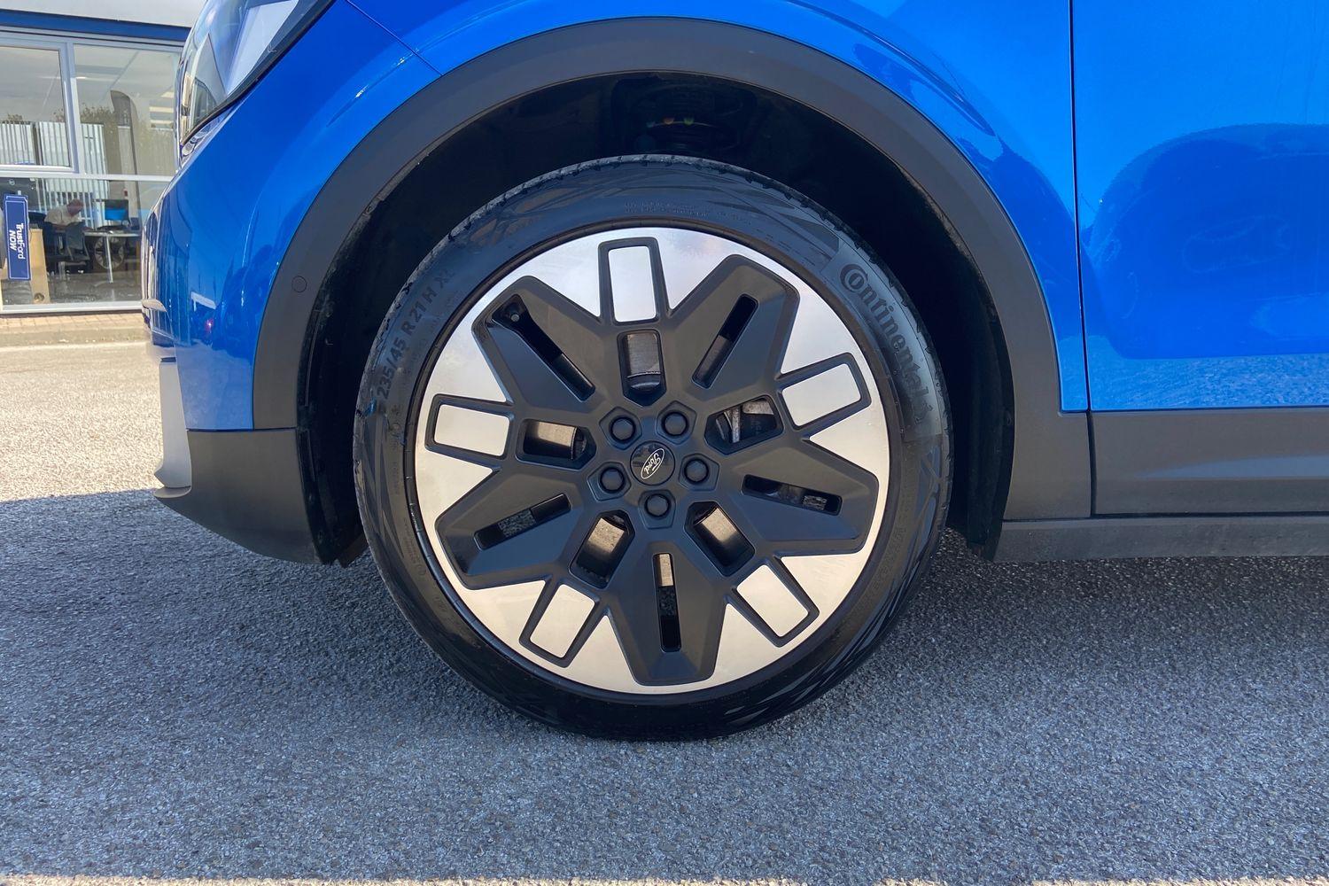 Ford Explorer Photo 7