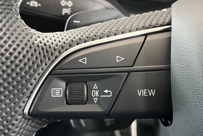 AUDI Q8 Photo 16