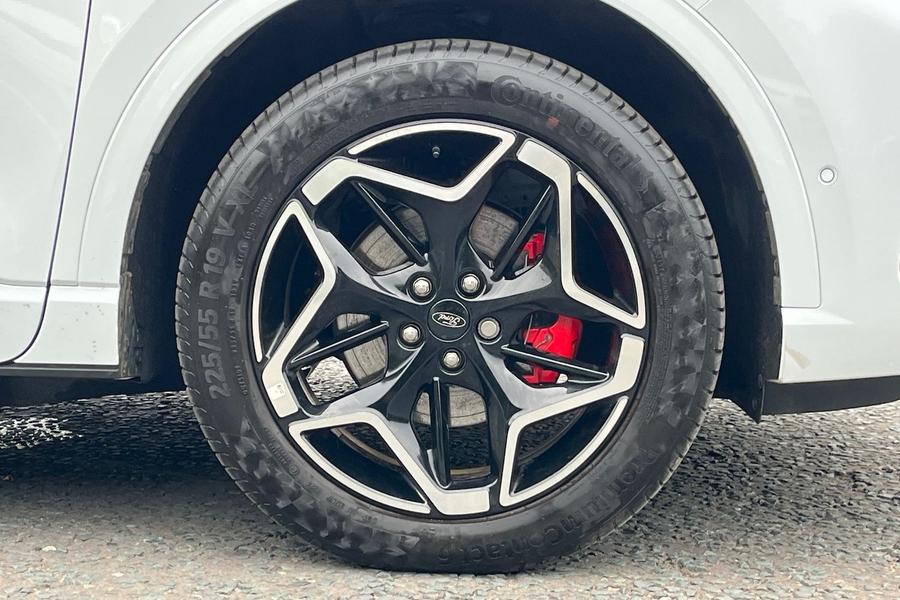 Ford KUGA Photo autoimg-e4a5b42ccdab86a74f79d0e5cf3529f81bc49d48.jpg