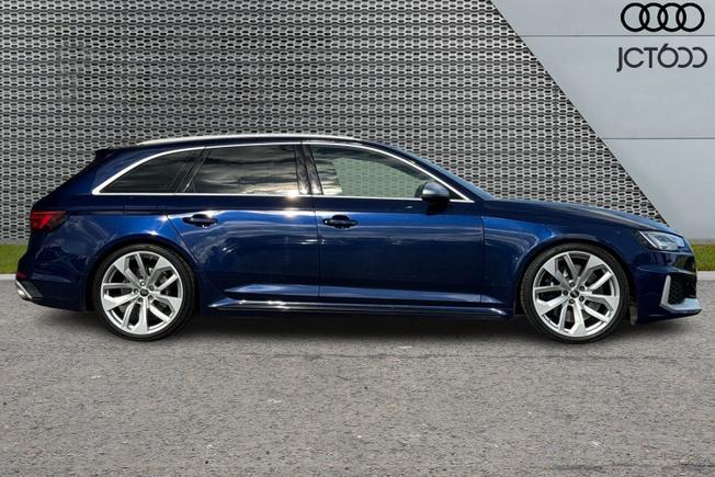 AUDI Rs4 Avant Photo 4