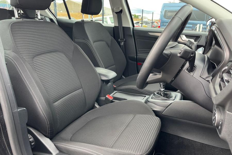 Ford FOCUS Photo autoimg-e4ae9f16e38409a32d2a80b4046c2a8e01a8bdcb.jpg