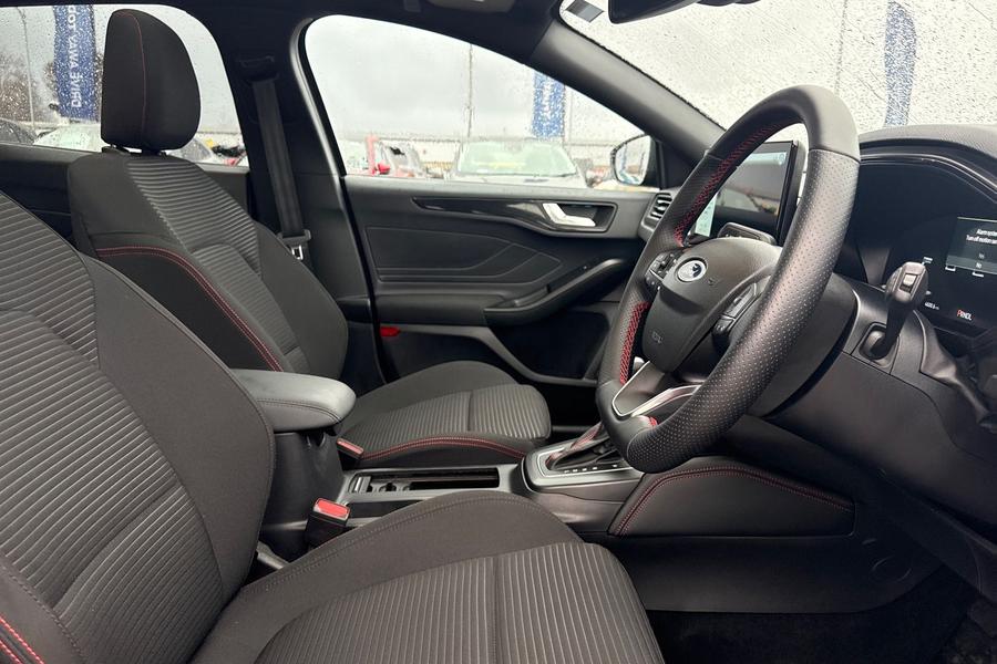 Ford FOCUS Photo autoimg-e4b037205dfe3efbac5721788cb53f1c3742a3f3.jpg