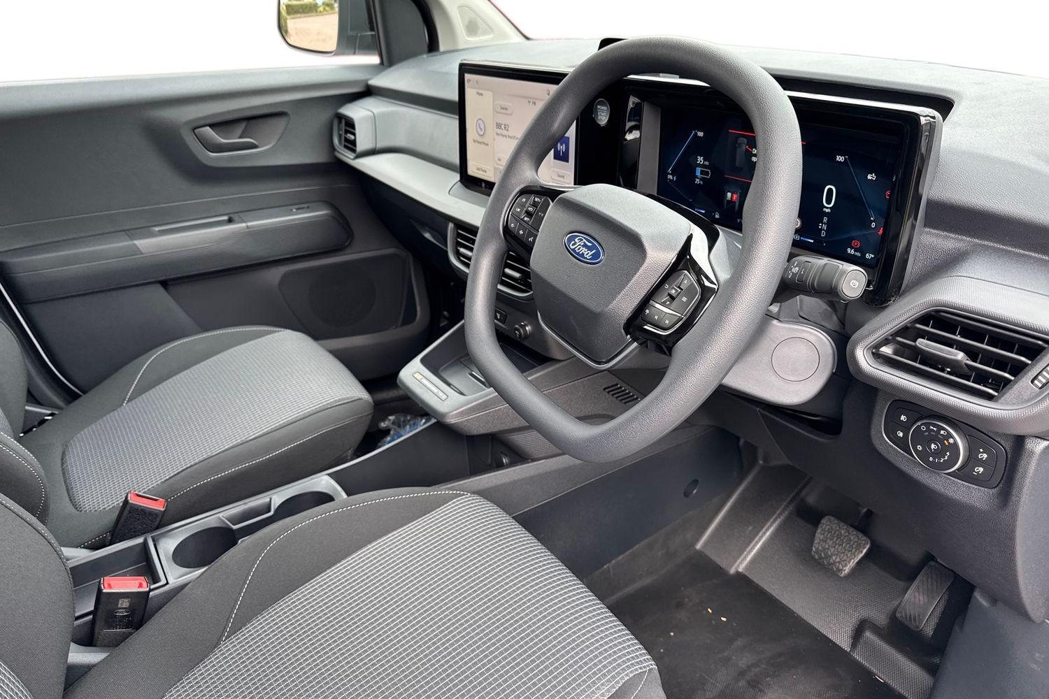 Ford E-TRANSIT COURIER Photo 13