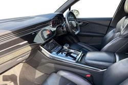 AUDI Q7 Photo 2