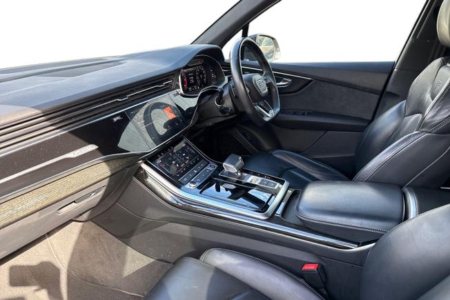 AUDI Q7 Photo 2