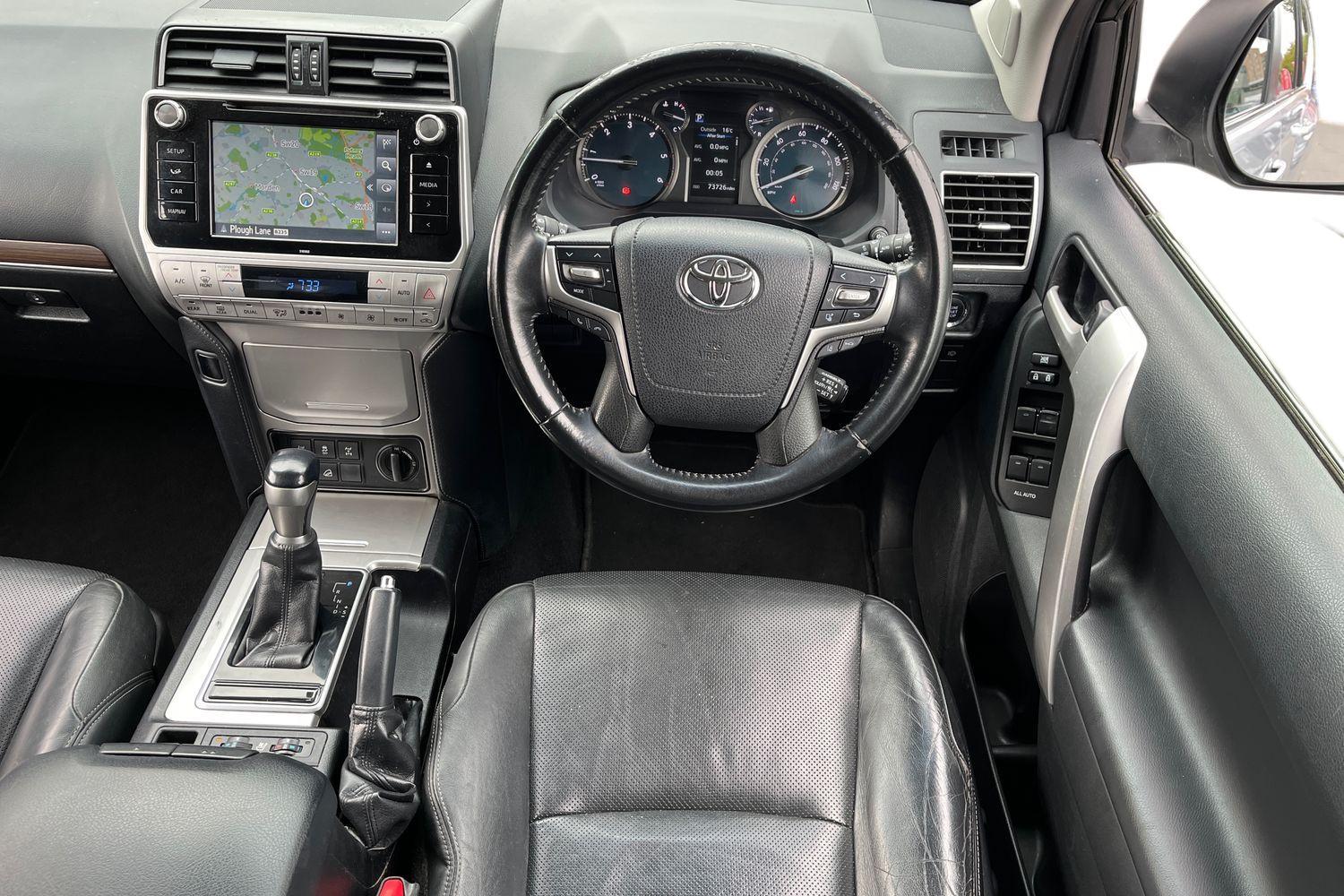 Toyota Land Cruiser Photo 10