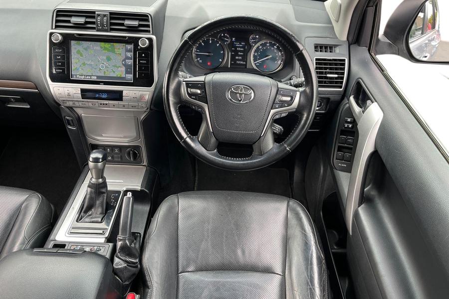 Toyota Land Cruiser Photo autoimg-e4cc10bb68cf7677fe9dec021696601d5e6b00f6.jpg