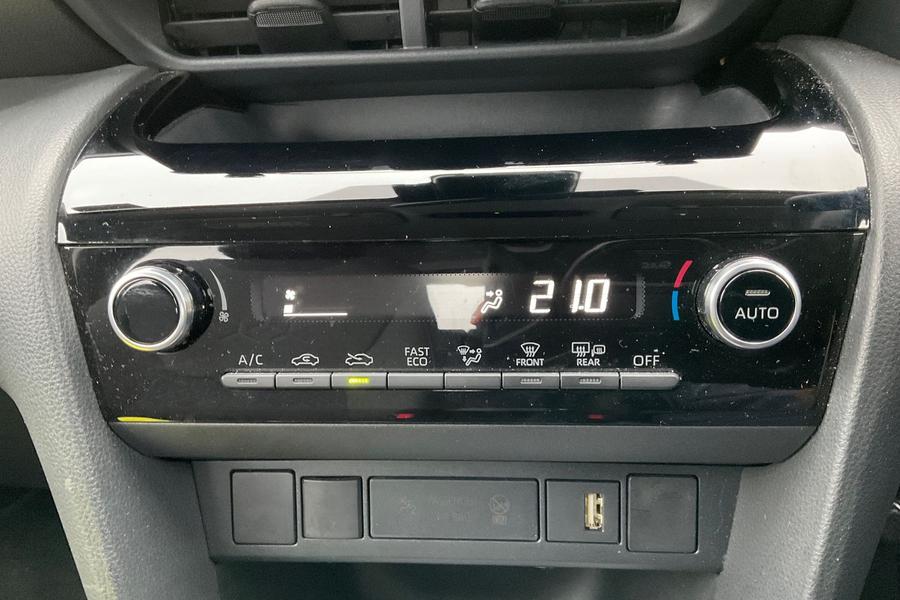 Toyota YARIS CROSS Photo autoimg-e4ccac5920842c6b140cfb6e1b9f3d3727a51dad.jpg