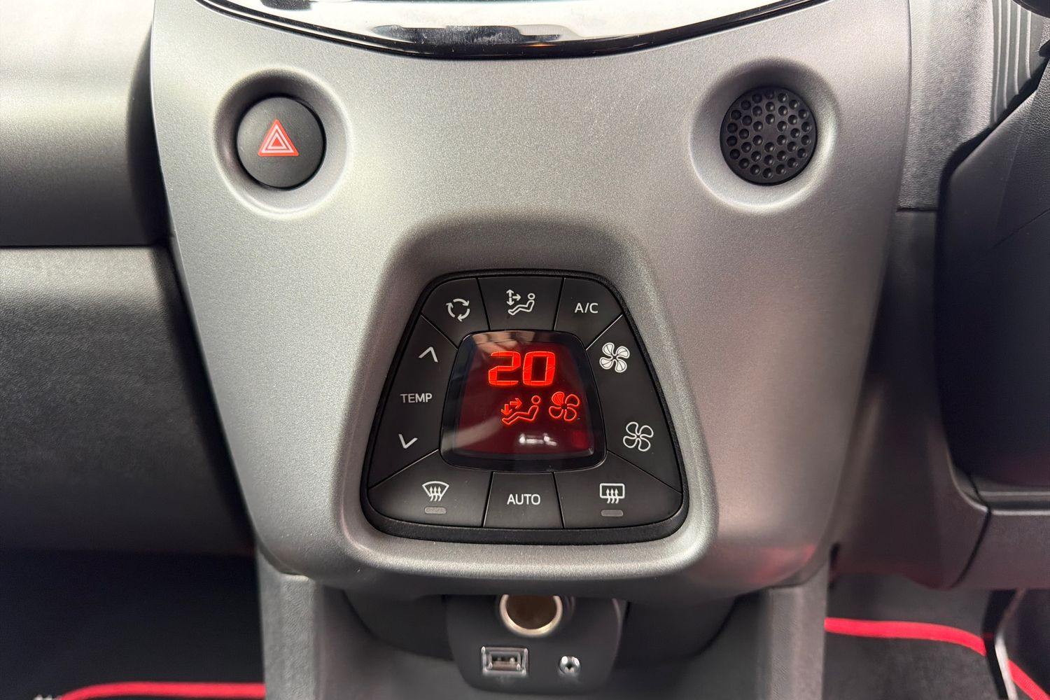 Toyota AYGO Photo 26