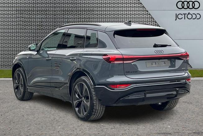 Audi  Q6 SUV Photo 3