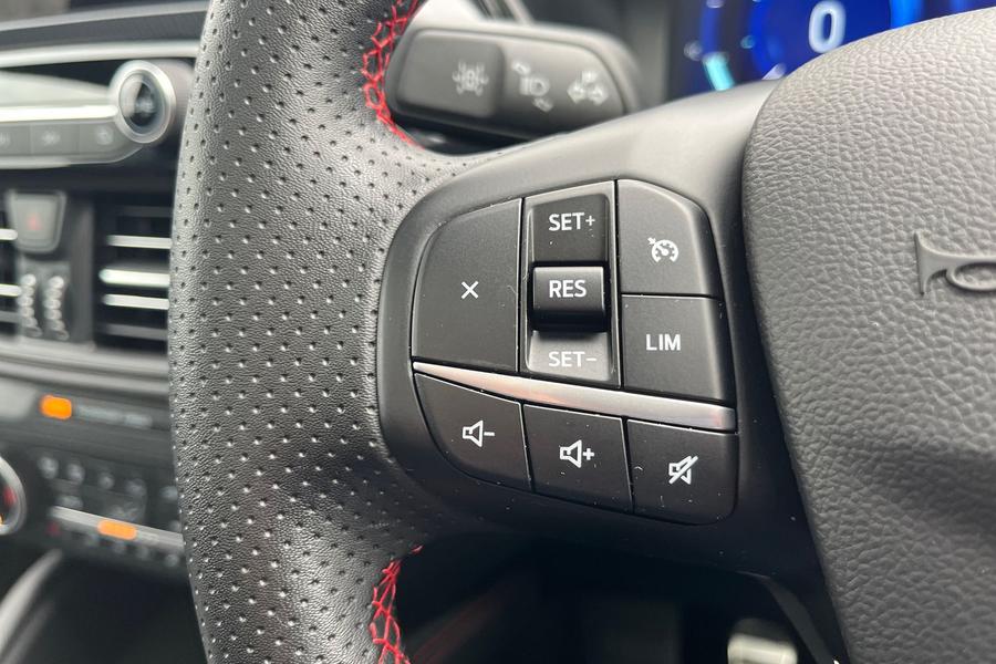 Ford KUGA Photo autoimg-e4d5dd60ca7a7e0835590b887bf8e503e55d3124.jpg