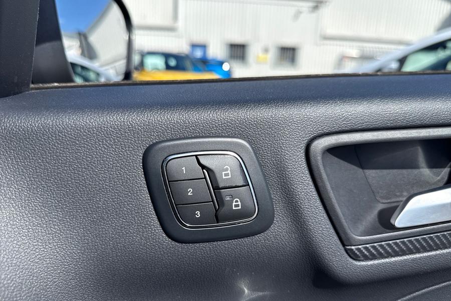 Ford KUGA Photo autoimg-e4d81b4bfa494b50bc2f222a778b5c55db562799.jpg