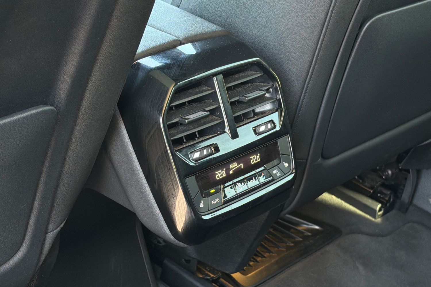 BMW iX Photo 23