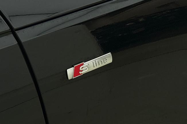 AUDI A4 Photo 21