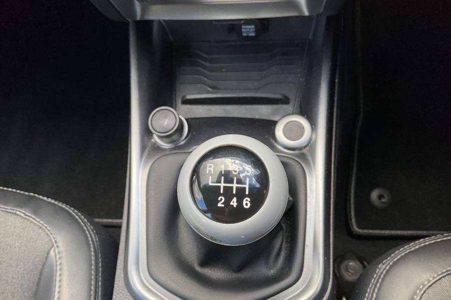 SsangYong TIVOLI Photo autoimg-e4e7594a7466dee94d5867cd50d4010be7f05b25.jpg