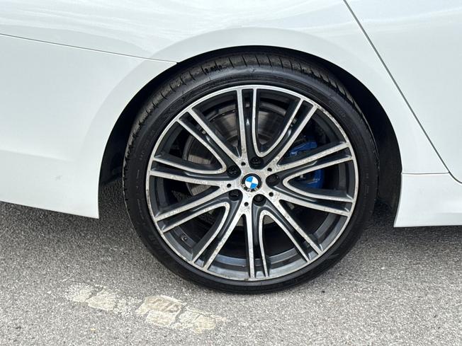 BMW 5 Series Photo 23