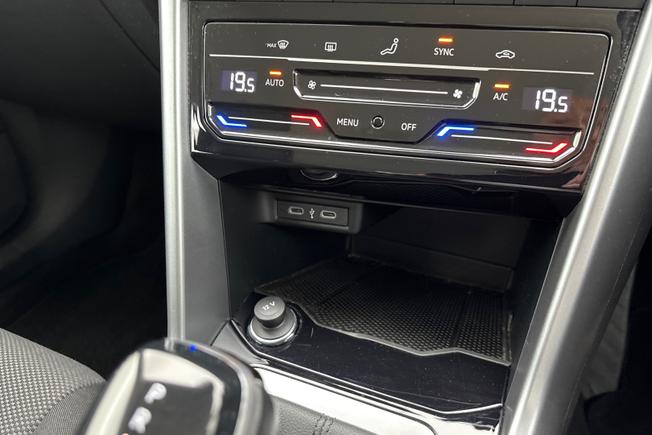 VOLKSWAGEN T-Roc Photo 23
