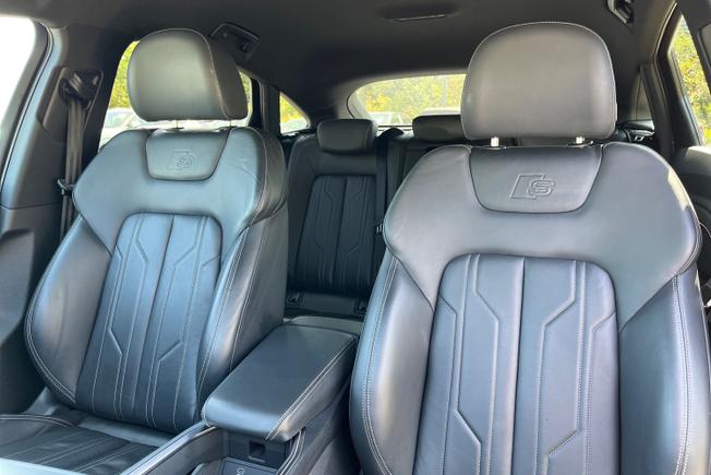AUDI E-Tron Photo 21