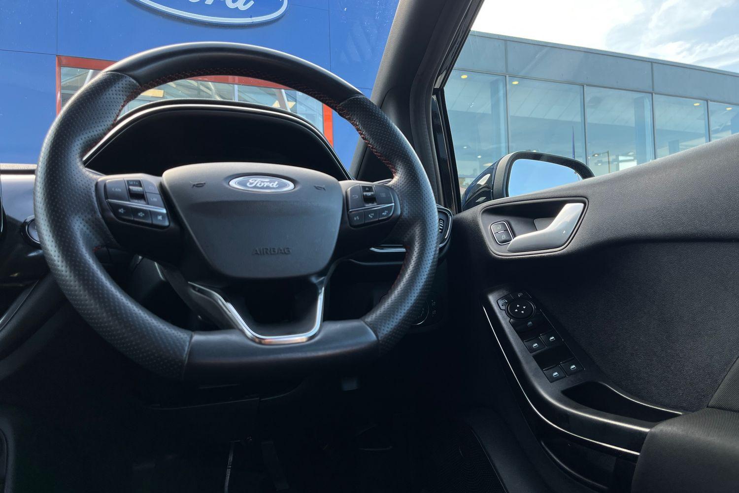 Ford Fiesta Photo 11