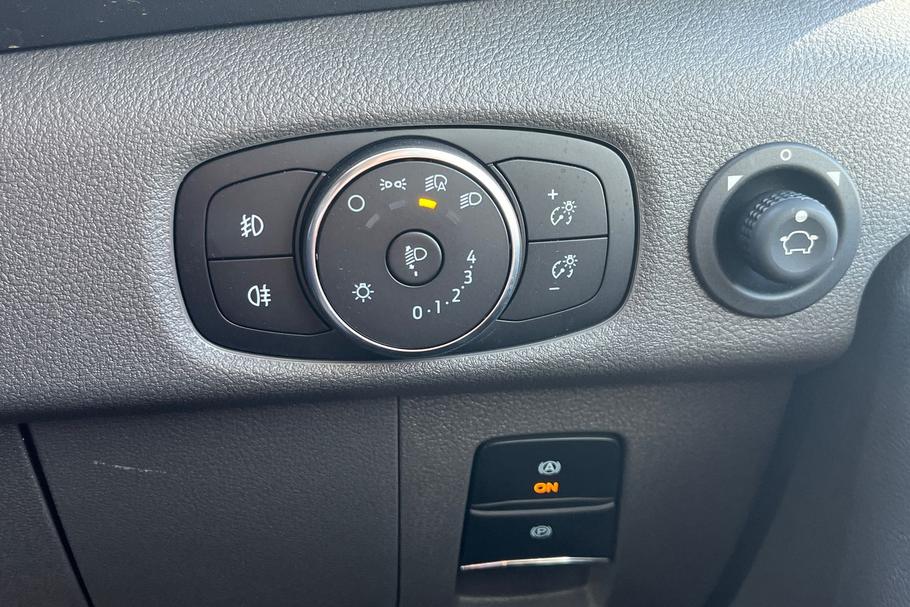 Used Ford E-TRANSIT 9