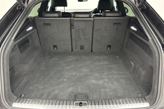 AUDI Q8 Photo 12
