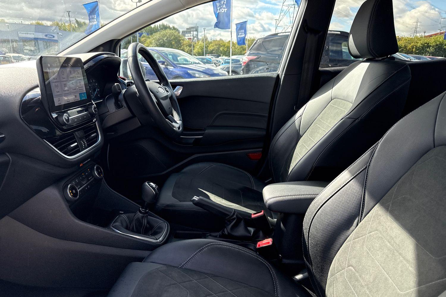 Ford FIESTA Photo 18