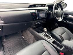 TOYOTA Hilux Photo 2