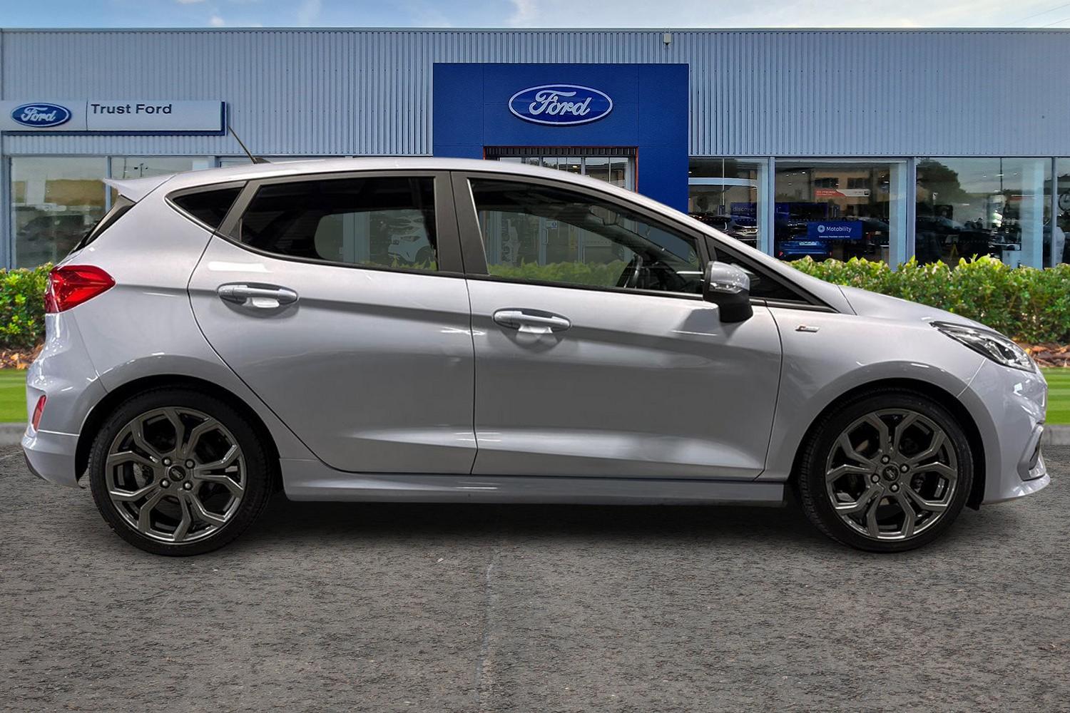 Ford FIESTA Photo 2