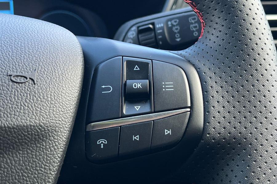 Ford Kuga Photo autoimg-e51ceb5beb0b9a4c9b0296304fb655f790f9e74e.jpg