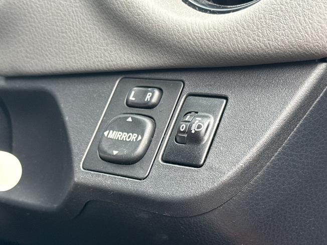 TOYOTA Yaris Photo 43